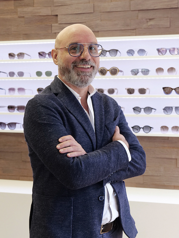Inhaber Tommaso Pulli bei Verdieri Optik in Winterthur